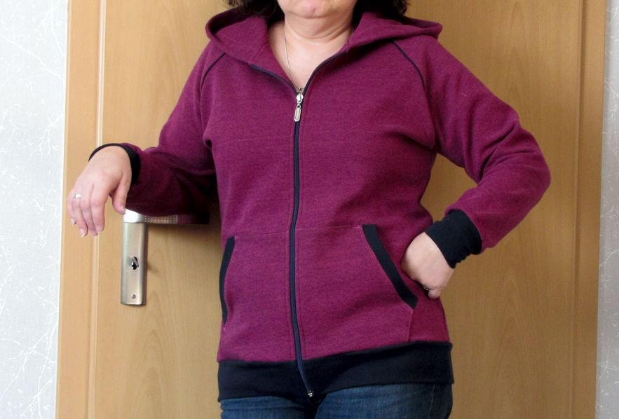 Sweatjacke mit Kapuze