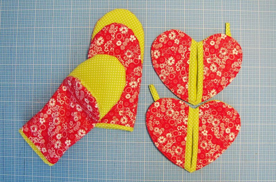Ofenhandschuhe und Herztopflappen